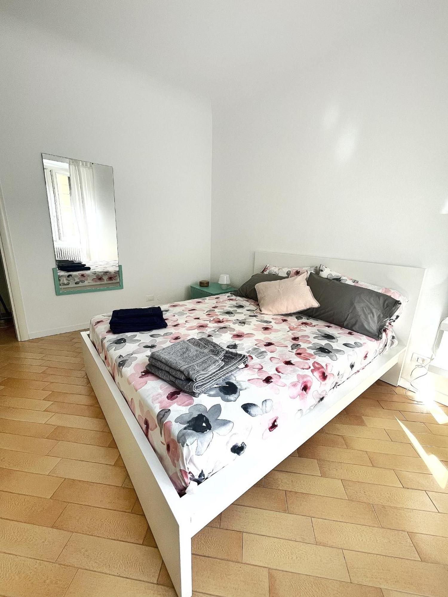 Ampio E Accogliente Bilocale - Fara 1, Porta Nuova Apartment Milano Ngoại thất bức ảnh